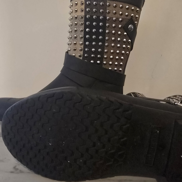 Burberry Rain Boots with studs - Picture 4 of 5
